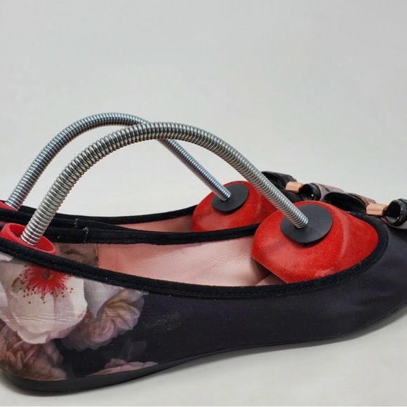Ted Baker Black Flats with Bow and Circular Accent - Picture 3 of 5